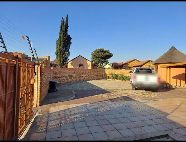 3 BEDROOM HOUSE FOR SALE IN SPRUITVIEW